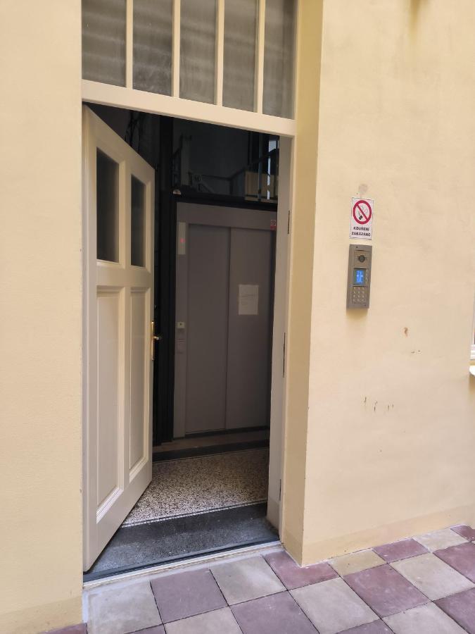 Exclusive Apartman Prague Jecna Apartment Luaran gambar